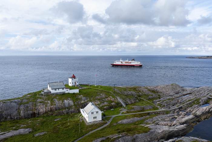 Hurtigruten MS Nordlys Kristiansund ©Espen Mills.jpg